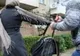 A fost atacată în plină stradă! Ce a făcut o femeie este incredibil 