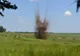 Bomba de aviație de 50 de Kg, descoperită pe un drum circulat din Arad, a fost distrusă