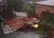 Prăpăd la Târgu Jiu, acoperişuri smulse, copaci rupţi, 5 autoturisme avariate (FOTO + VIDEO)