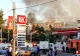 Incendiu uriaș în București. Au ars o casă și un restaurant, lângă o benzinărie