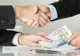Românii nu-și negociază salariul, chiar dacă pot obține o sumă mai mare