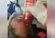Un paramedic SMURD lovește cu un salam în cap un pacient intubat. "Bă, vrei bă un parizer?"
