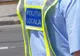 Polițistul local care lovește cu capul în gură un om al străzii