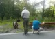 Turiști inconștienți! La doi metri de urși pentru un selfie (VIDEO)