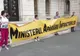 Protest la MAI cu busturi goale din plastic