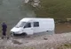 Turiști blocați lângă Transalpina. Mașina în care se aflau s-a împotmolit în nămol