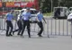 Bărbat, prins cu un cuțit asupra sa în Piața Victoriei
