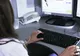 Caz uluitor: a sunat la 112 ca să reclame o urgență, dar polițistul i-a închis telefonul: "Așa, și?"