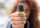 O învățătoare din Satu Mare a atacat cu spray lacrimogen doi elevi! Femeia a fost arestată