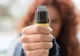 SCANDAL la Poștă: femei atacate cu spray lacrimogen! Mamele, de teamă că vor rămâne fără bani, au forțat ușa instituției