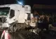 Două autotrenuri au intrat în casele oamenilor după ce s-au acroșat pe șosea