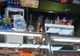 Restaurant închis după ce clienţii au filmat gândaci în vitrine