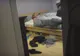 A venit acasă mai repede şi şi-a găsit iubita în pat cu altul. Nu era amantul, ci... surpriză!