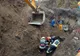 Incident grav, în Brașov: două persoane, prinse sub un mal de pământ. Una din victime a decedat