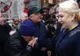 Coadă la pupat mâna lui Dăncilă. Imagini senzaționale surprinse la alegerile prezidențiale