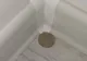 Ce se întâmplă dacă pui o monedă de 50 de bani într-un colţ al casei