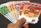 Vin vremuri grele pentru românii cu credite. Cursul euro-leu va exploda