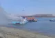 Incendiu pe Dunăre. O navă împingător, cuprinsă de flăcări. Marinarii militari intervin