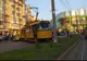 Un tramvai a sărit de pe șine direct într-un taxi. Accident șocant