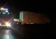 FOTO Un TIR uriaș, de 30 de metri, a rămas blocat într-o curbă periculoasă pe Valea Prahovei! Trafic blocat