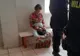 S-a îmbrăcat în hainele mamei sale, ca să dea examen în locul ei