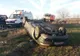 Accident spectaculos, în Dâmbovița: 3 răniți, după ce mașina s-a răsturnat pe câmp