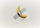 Banana lipită cu bandă adezivă, vândută la preț de 120.000 de dolari 