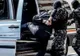 Percheziții la persoane suspectate de deținerea unor țigarete de contrabandă și articole pirotehnice
