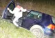 Polițiștii au vrut să îl ajute să scoată mașina din șanț, dar ce-a urmat i-a lăsat fără cuvinte