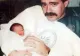 Un poliţist a găsit un bebeluş la gunoi. După 25 de ani, i-a spus adevărul, dar a ascuns un secret cumplit