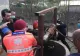 Operațiune spectaculoasă de salvare: bărbat scos de pompieri dintr-o fântână