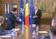 Iohannis a primit de la Orban o mască fabricată în România