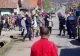 Imagini șocante la Sălaj. Oamenii au uitat de restricții, înghesuială pentru pachetele sociale în plină pandemie