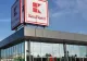 Un copil şi bunica lui au fost electrocutaţi la un supermarket Kaufland din Bucureşti. Un cablu neizolat ar fi provocat incidentul