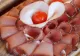 Ce se întâmplă în corpul tău dacă mănânci zilnic mezeluri. Avertismentul nutriţioniştilor