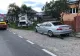 3 persoane, între care o gravidă, spulberate de mașină, în timp ce se aflau pe o bancă