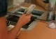 Un sfert din cetățenii UE ar mitui ,,ocazional” funcționari publici