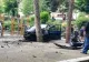 Accident spectaculos în Sfântu Gheorghe. O mașină a plonjat în spațiul de joacă pentru copii și s-a oprit într-un copac 