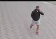 Bărbat violent, care a amenințat cu cuțitul oameni pe stradă, căutat de polițiștii din Neamț