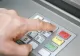 Un hoț care bloca fantele bancomatelor a fost săltat de polițiști. Cum au fost păcălite victimele