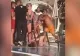VIDEO Bătaie între două tinere, la piscină, una dintre ele a fost lovită de un bărbat