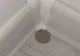 Ce se întâmplă dacă pui o monedă de 50 de bani într-un colţ din casă