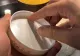 VIDEO – Ce este ascuns in capacul fiecarui borcan de Nutella – Putina lume stie asta