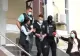 VIDEO Trei interlopi dați în urmărire generală, trimiși în arest pentru 30 de zile