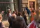 VIDEO VIRAL Un reprezentant al forțelor de ordine din Belarus, bătut cu mătura de femei