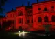 FOTO Palatele Cotroceni și Victoria, iluminate în roșu pentru a marca Ziua Mondială de conştientizare a distrofiei musculare Duchenne