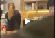 Părea că prietena lui își caută ceva în frigider. Când s-a apropiat, a fost ingrozit