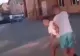 VIDEO/ Elevi de 12 şi 13 ani filmaţi în timp ce se băteau în curtea şcolii!