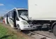 O tânără de 18 ani, însărcinată, a ajuns la spital cu fracturi după ciocnirea unui microbuz cu un TIR