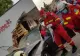 FOTO Accident grav, o femeie a fost prinsă sub un autoturism care a lovit un zid